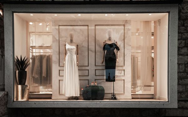 L'Ère Numérique des Boutiques de Luxe : Révolution et Innovation en Vitrine